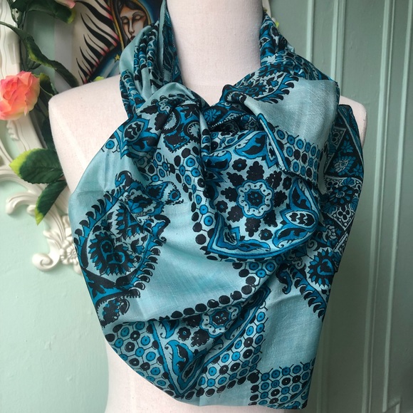 โจBlue abstract vintage silk scarf.๐ - Picture 5 of 5
